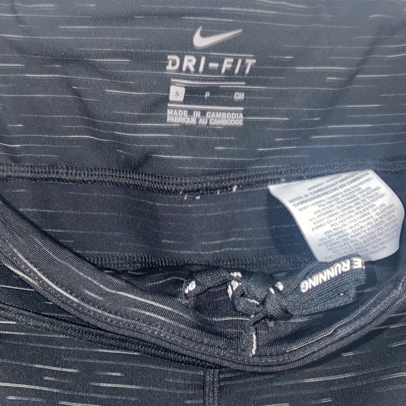 Nike Dri-Fit running short pants, women’s Small - Picture 8 of 8